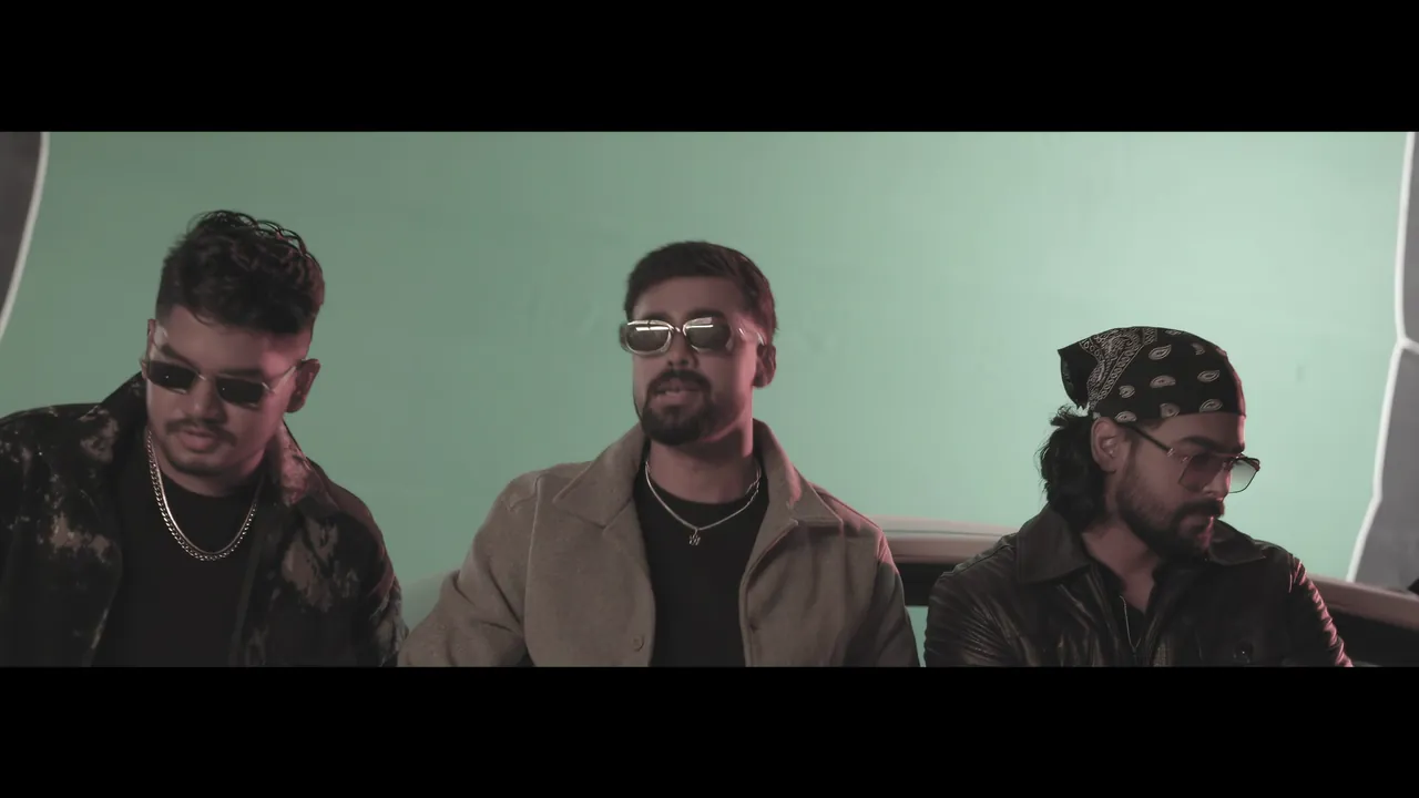 CHAALBAAZ — trio · seated